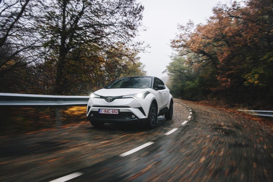  Toyota C-HR 2016 года  (WW) (фото 22 из 53)